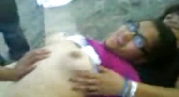 Kate ອັງກິດຕົກລົງທີ່ຈະກະລຸນາເພື່ອນທີ່ມີເພດສໍາພັນ.