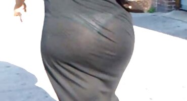 Chloe ອຸປະຖໍາໄດ້ຮັບ cock ຂອງຜູ້ຊາຍ.