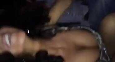 ນາງມີຄວາມສໍາພັນລະຫວ່າງປະເທດກັບ Negritos.