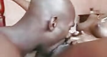 ຜິວເນື້ອສີຂາວ Busty ໃຫ້ blowjob. ດູດ cock ສຸດ cam.