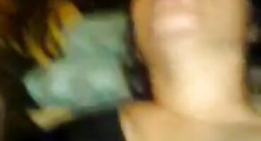 Shoves bolt ເຂົ້າໄປໃນ Pussy ໄດ້ catches ສັດທາ.