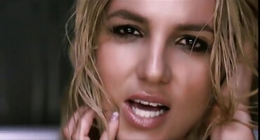 ຕຸກກະຕາຊິລິໂຄນ dick ແຂງ. ຮ່ວມເພດກັບຄົນແປກຫນ້າ.