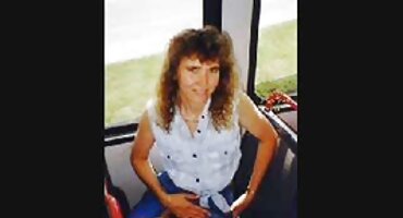 Schmars indulge ໃນ debauchery ໃນຫ້ອງໃຕ້ດິນ.