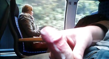 Madison Summers ວາງເຄື່ອງສັ່ນສະເທືອນແລະຖືກນໍາສະເຫນີຕໍ່ຄວາມຕ້ອງການຂອງເພື່ອນຮ່ວມຫ້ອງ.