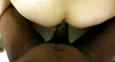 ການຮ່ວມເພດທາງຮູທະວານບ້າພາຍໃຕ້ Moans.