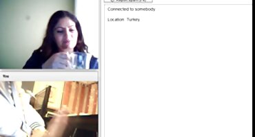 ຜູ້ຊາຍ fucked ຍິງງາມໃນກົ້ນ.