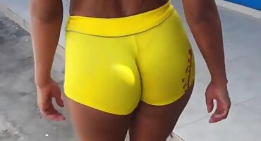 ເດັກຍິງຄົນຜິວຂາວ Mia Khalifa ດູດ cock.