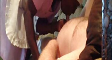 ເດັກຍິງເປືອຍກາຍໃນນ້ຳມັນ. ພວກເຂົາປ່ຽນໄປຮ່ວມເພດຍິງມັກແມ່.