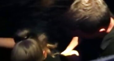 ນັກທ່ອງທ່ຽວສີຂາວໄດ້ຮັບ fucked ໃນກົ້ນກັບ Negritos.