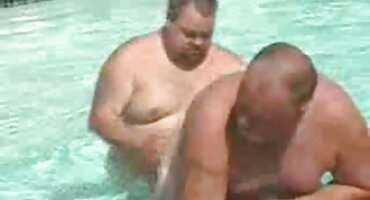 ແມ່ຍິງ Siberian fucks ກັບຜູ້ມີຜົນປະໂຫຍດສໍາລັບອາຊີບ.