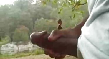 ລາວອົດທົນກັບເດັກຍິງ,ມີເພດສໍາພັນກັບນາງ.