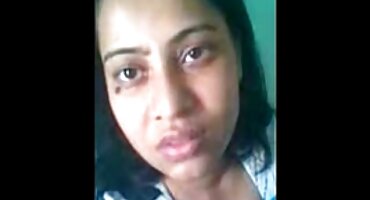 ຜິວເນື້ອສີຂາວ fucked ໃນແຖບ.