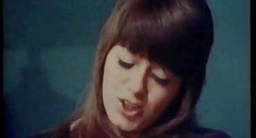 ນາງໃຫ້ hump ອາຊີໃນປາກຂອງນາງ.