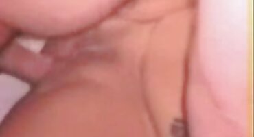 ຜິວເນື້ອສີຂາວລົງກັບຜູ້ຊາຍ.