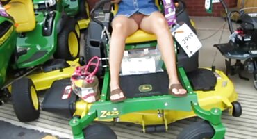 Nadia Nabakova ມີເພດສໍາພັນກັບຜູ້ຊາຍອາເມລິກາໃນອາຟຣິກາ.