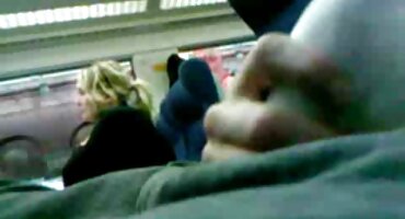 ເດັກຍິງດຶງດູດເພື່ອນສໍາລັບການຮ່ວມເພດ.