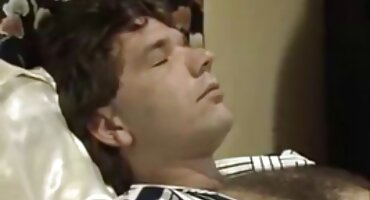 ຜິວເນື້ອສີຂາວ fucks ກັບນັກກິລາໃນລົດ. ຂ້າພະເຈົ້າໄດ້ຂັບເຄື່ອນສຸດ wheelbarrow ງາມ.