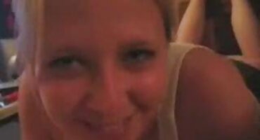 Anastasia Knight fucks ເປັນຜູ້ຊາຍສີດໍາໃນການຫລໍ່.