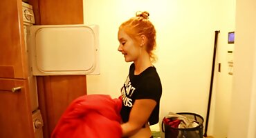 ຜິວເນື້ອສີຂາວຍອມຮັບການຮ່ວມເພດຮ້ອນ.