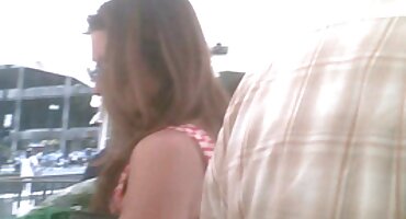 ເດັກຍິງບາງ fucked ໃນກົ້ນ.