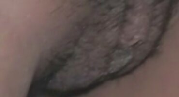 ແກ່ການດູດກ່ຽວກັບ couch.