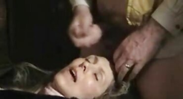 ການຮ່ວມເພດທີ່ແຂງແລະແຂງດ້ວຍຄໍເລິກ.