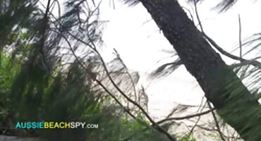 ນາງເຮັດການດໍາລົງຊີວິດກັບ pussy.