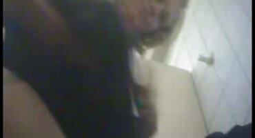 ລາວມີເພດສໍາພັນ interracial ກັບຝູງຊົນຂອງສີດໍາ.