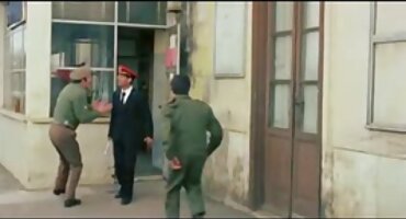 ຜິວເນື້ອສີຂາວ fucking ກັບຜູ້ສະຫນັບສະຫນູນ.