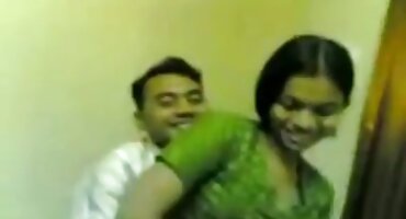 Fucking ສອງແມ່ຍິງແລະ cums.