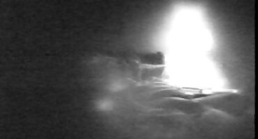 ຂ້ອຍໃສ່ຜິວເນື້ອສີຂາວໃນຮູທະວານຍາວ.