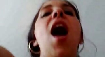 ຂ້າພະເຈົ້າເມ່ືອຍ່ອງຜິວເນື້ອສີຂາວທີ່ມີ tits silicone ທີ່ມີ cock ໃຫຍ່.