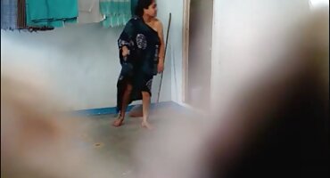 ແຟນປະຕິບັດການຮ່ວມເພດທາງຮູທະວານດ້ວຍນິ້ວມື.