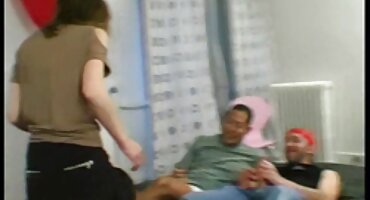 Stuck ແລະ fucked ໃນຫ້ອງການ.